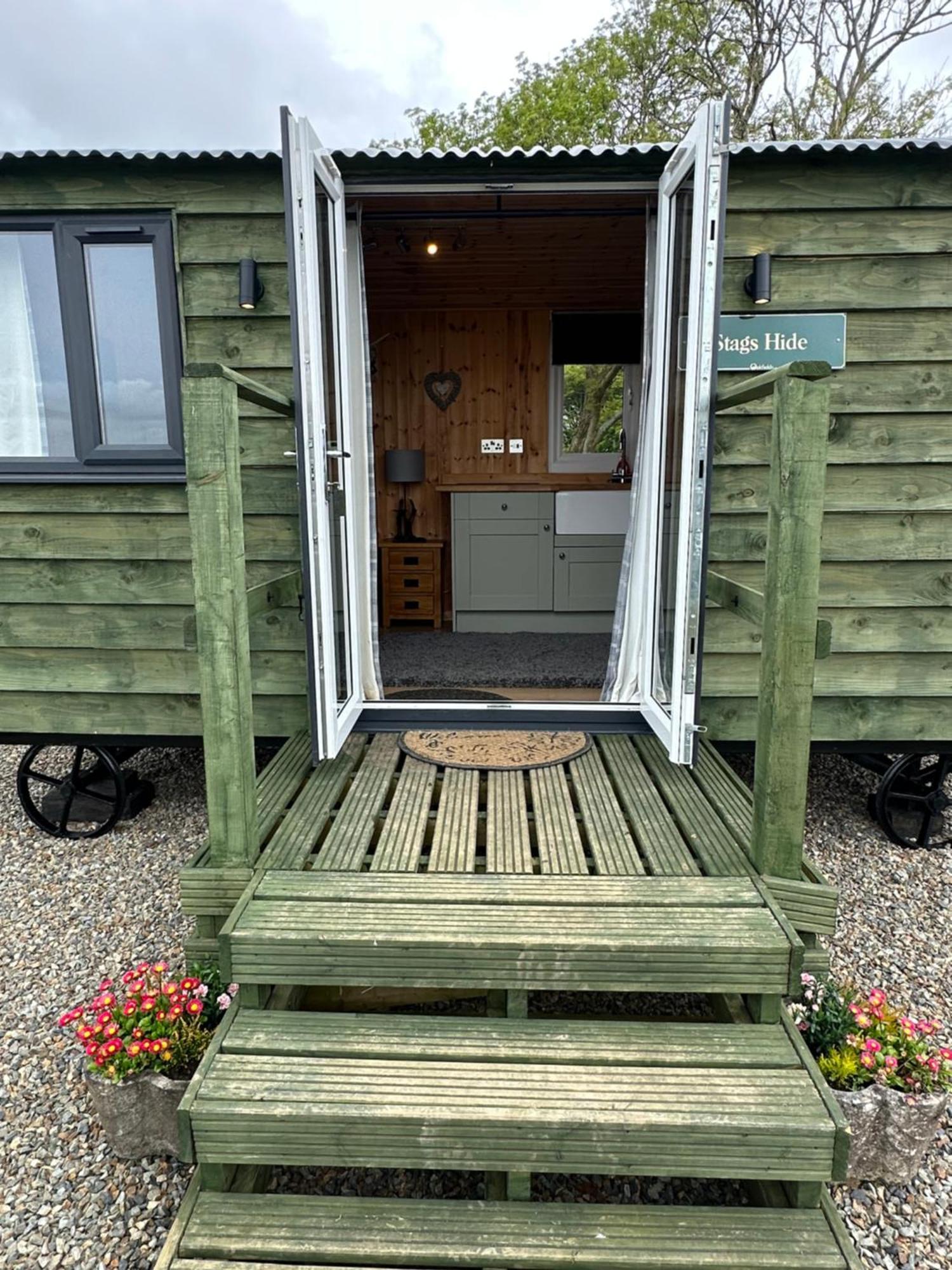 Stags Hide Hotel Minwear Exterior foto
